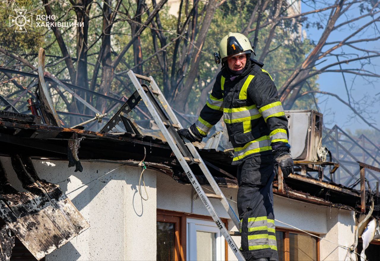 Рятувальники розповіли, як боролися із пожежею у харківському кафе